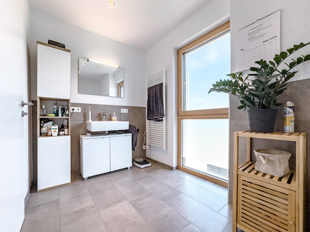 Neubauwohnung mit Balkon und Tiefgarage in ruhiger Lage