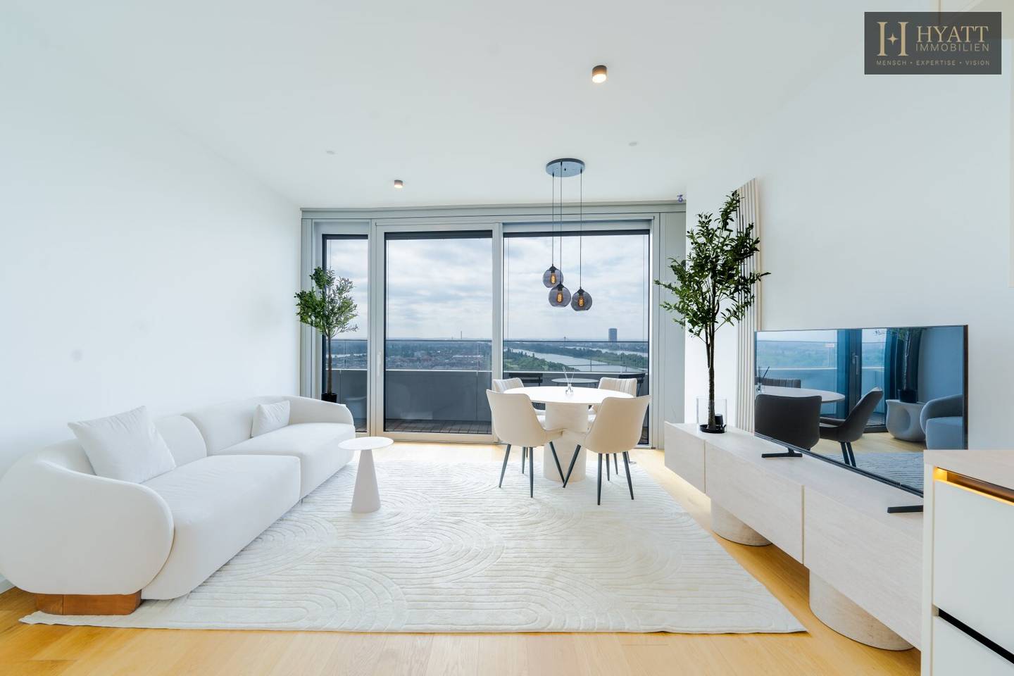 Helle Etagenwohnung mit Balkon und Donau Nähe