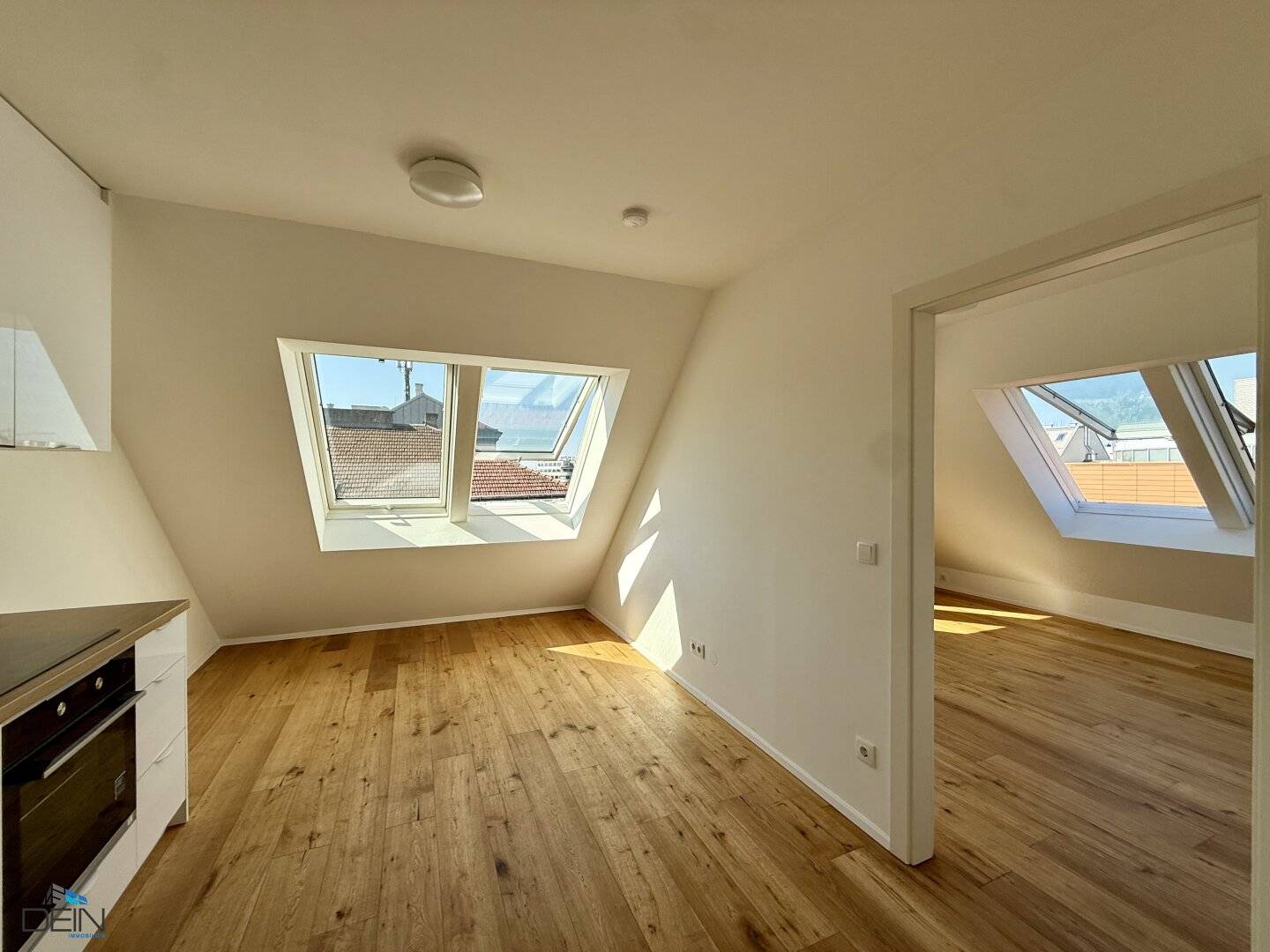 INVESTOR OR OWNER OCCUPIER! BRIGHT 2 ROOM ATTIC APARTMENT OPPOSITE U6 BURGGASSE/STADTHALLE