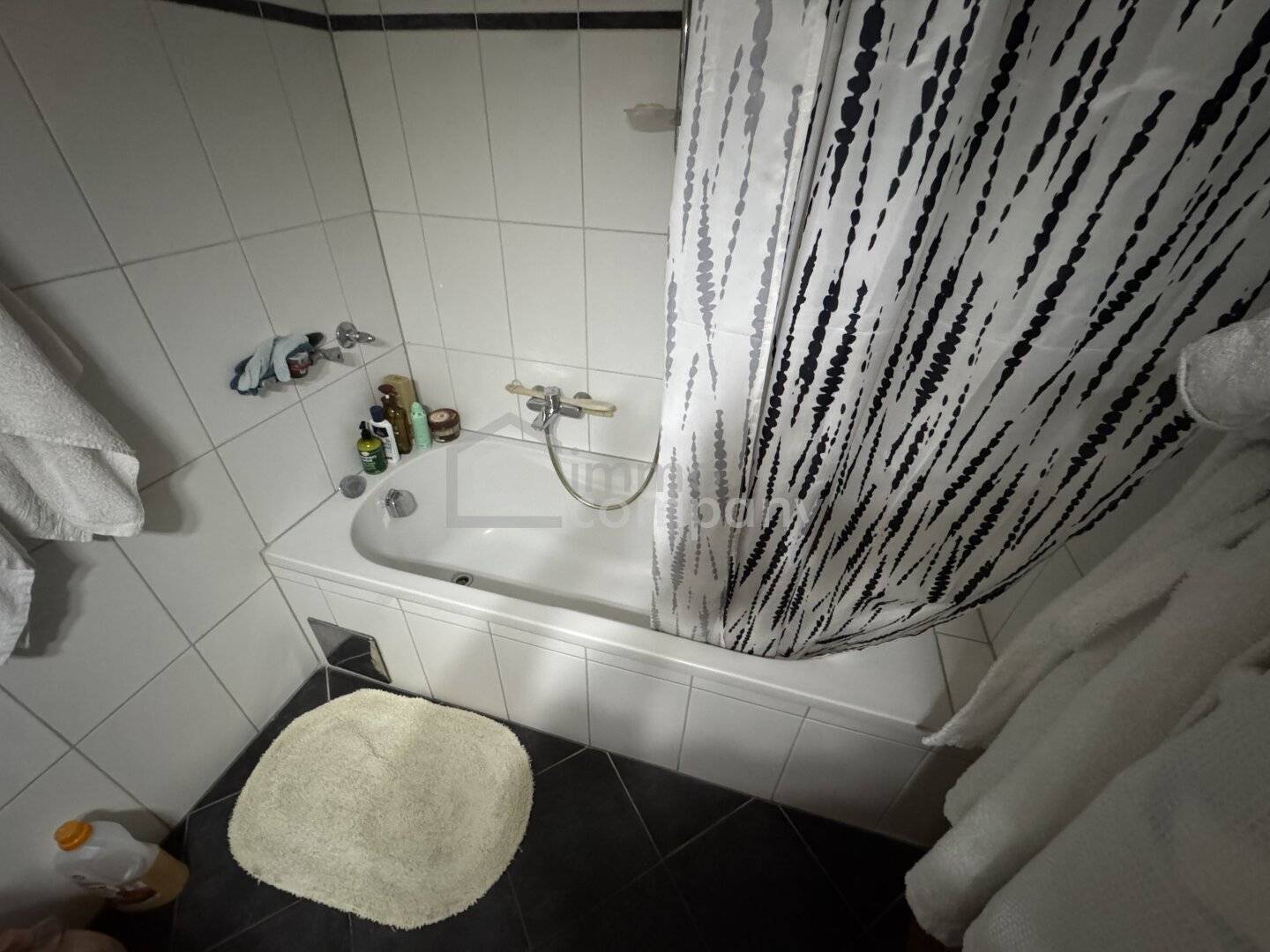 Helle 2 Zimmer Wohnung mit Loggia und Lift