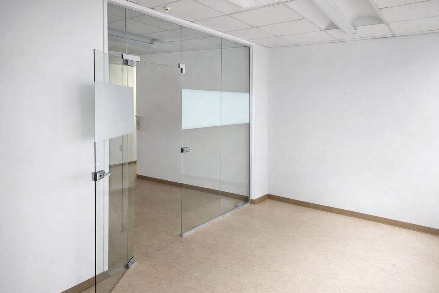 Modern office with parking garage near Wienzeile