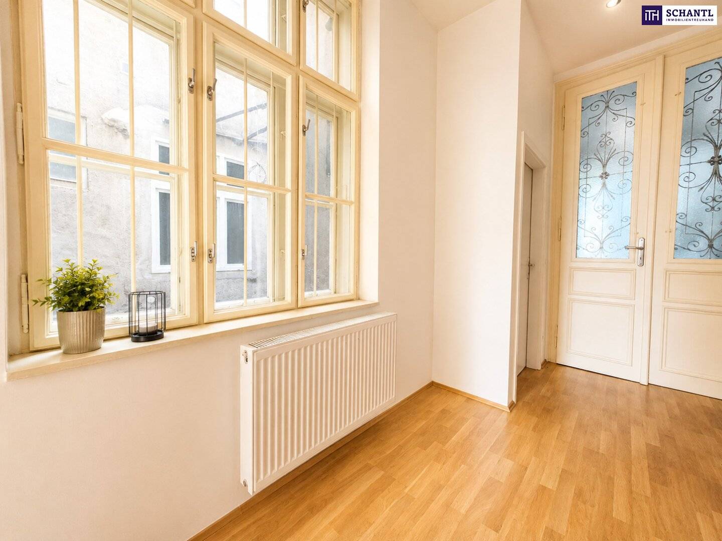 Bright period apartment with open kitchen and separate WC