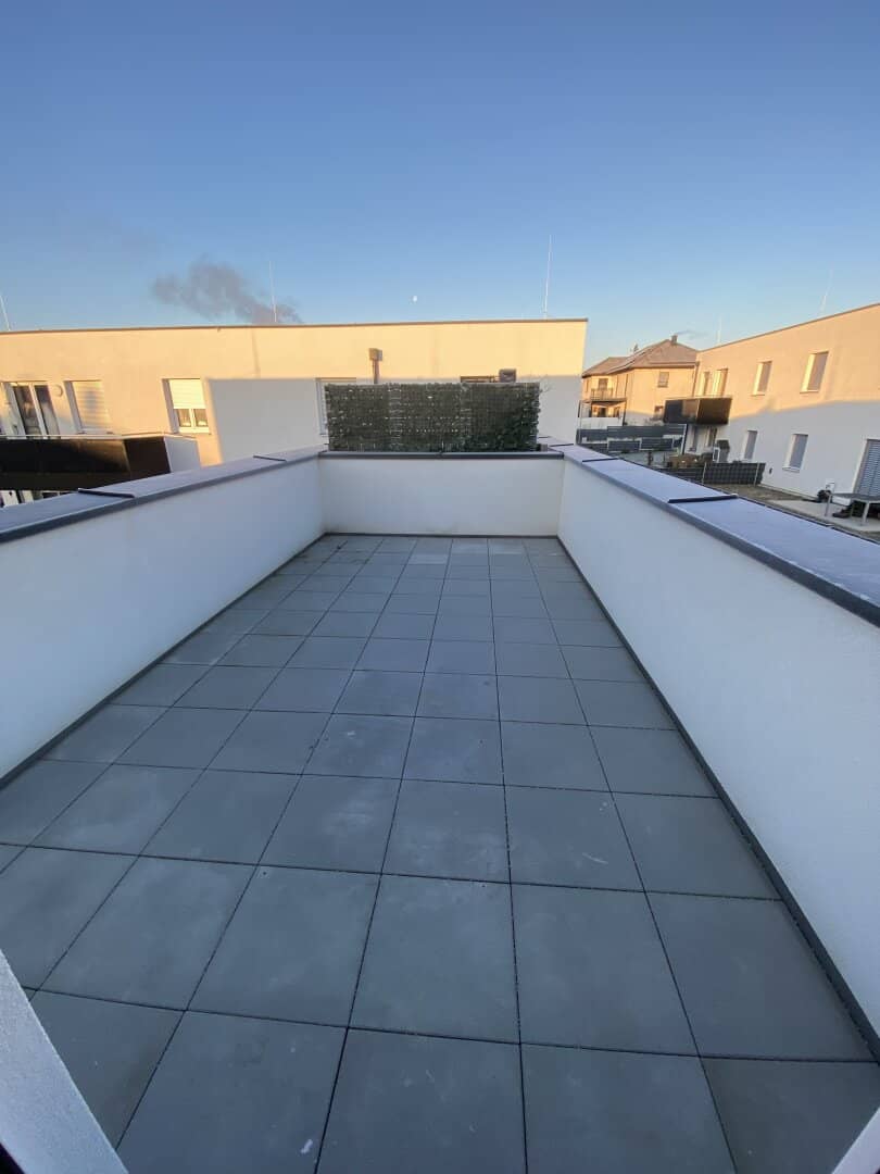 Helle Dachterrassenwohnung mit Weitblick und Stellplatz