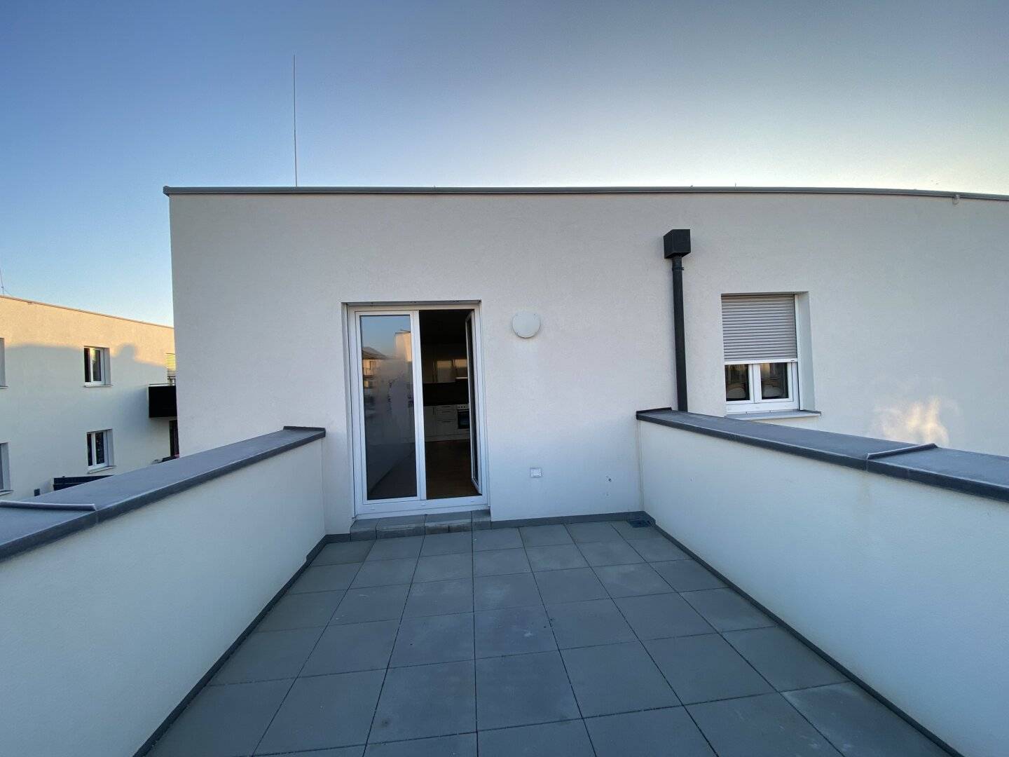 Helle Dachterrassenwohnung mit Weitblick und Stellplatz