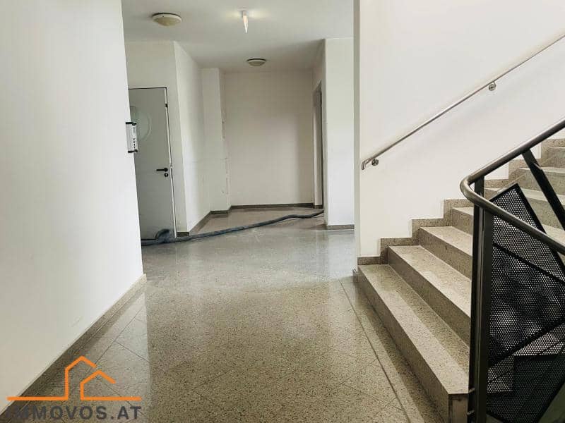 Office space in well-maintained new build with passenger lift