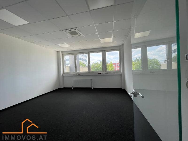 Commercial space with freight elevator and air conditioning in Liesing