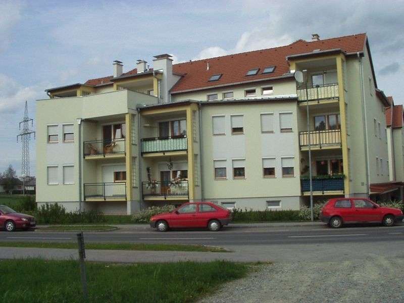 Helle Wohnung mit Balkon und Aufzug