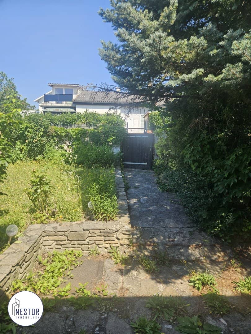 End of terrace house with terrace and large plot in Klosterneuburg