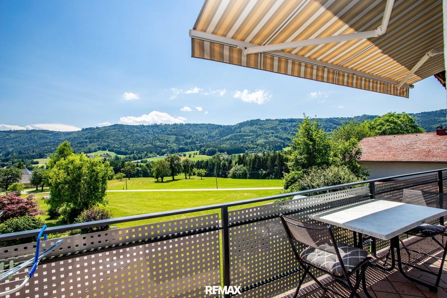 Einfamilienhaus mit Terrasse und Garage in sonniger Lage am Attersee