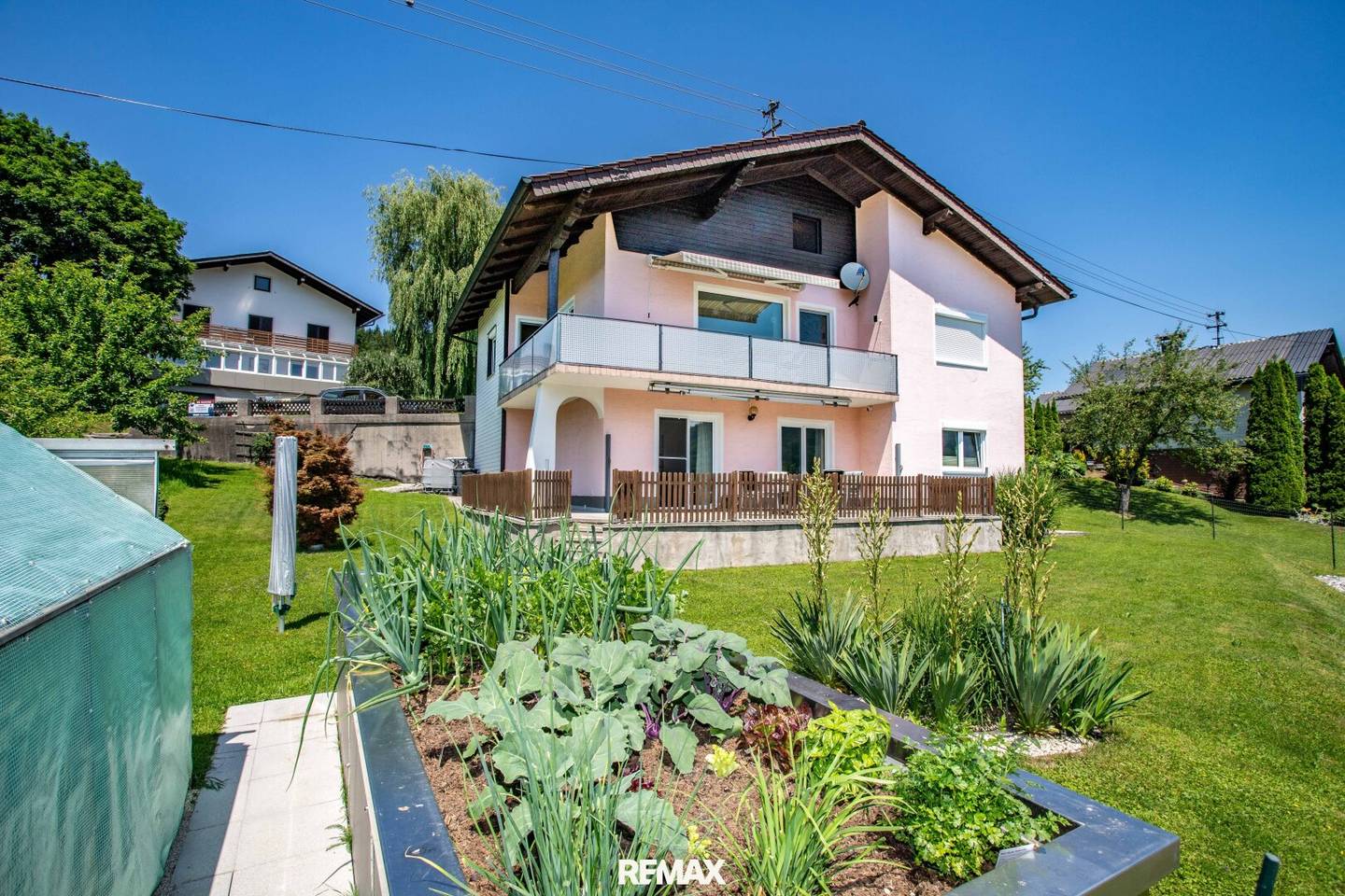 Einfamilienhaus mit Terrasse und Garage in sonniger Lage am Attersee