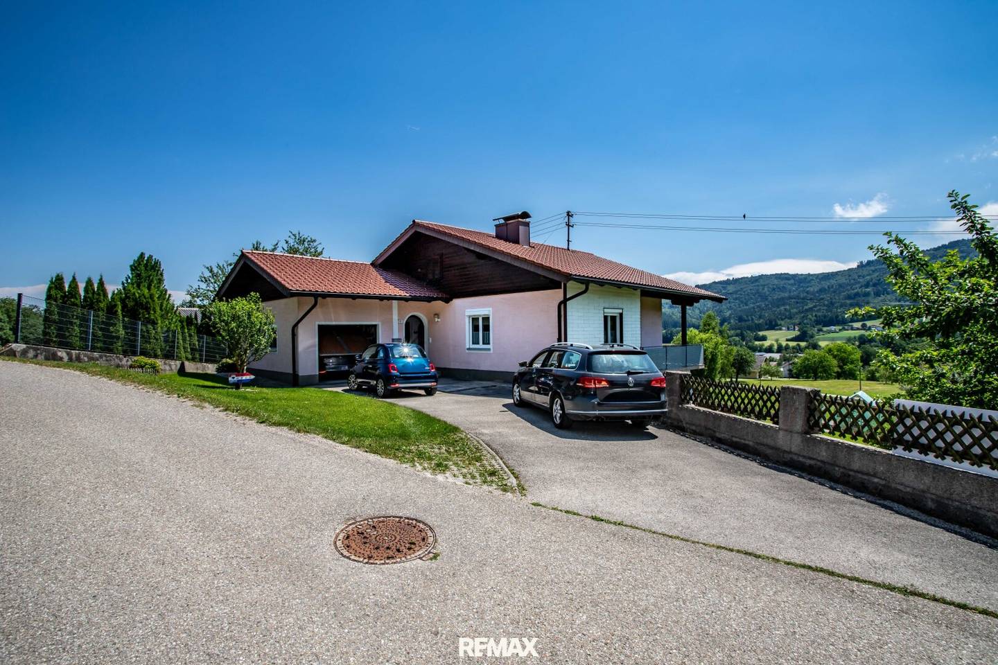 Einfamilienhaus mit Terrasse und Garage in sonniger Lage am Attersee