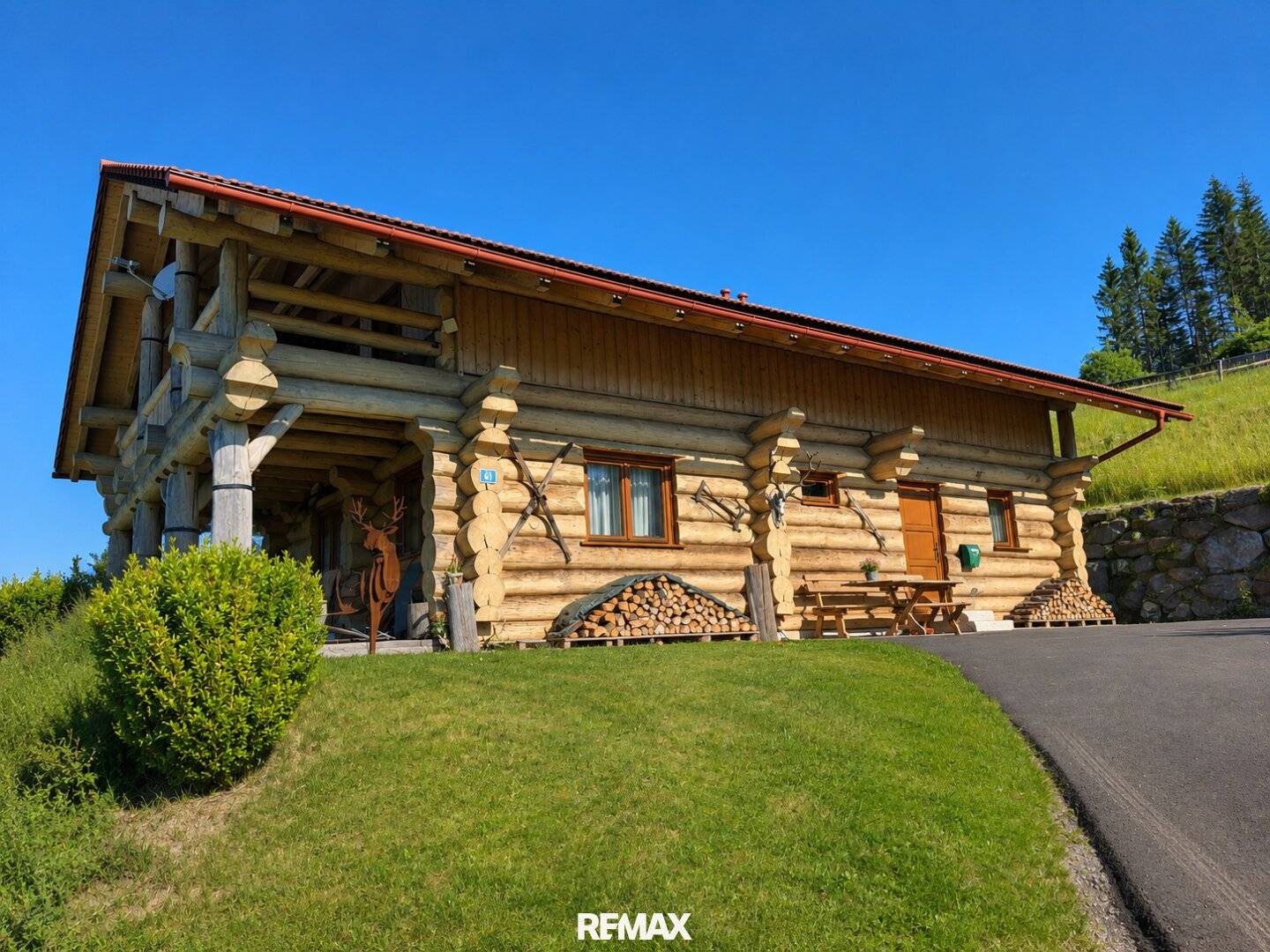 Log house with balcony and veranda in Alpl