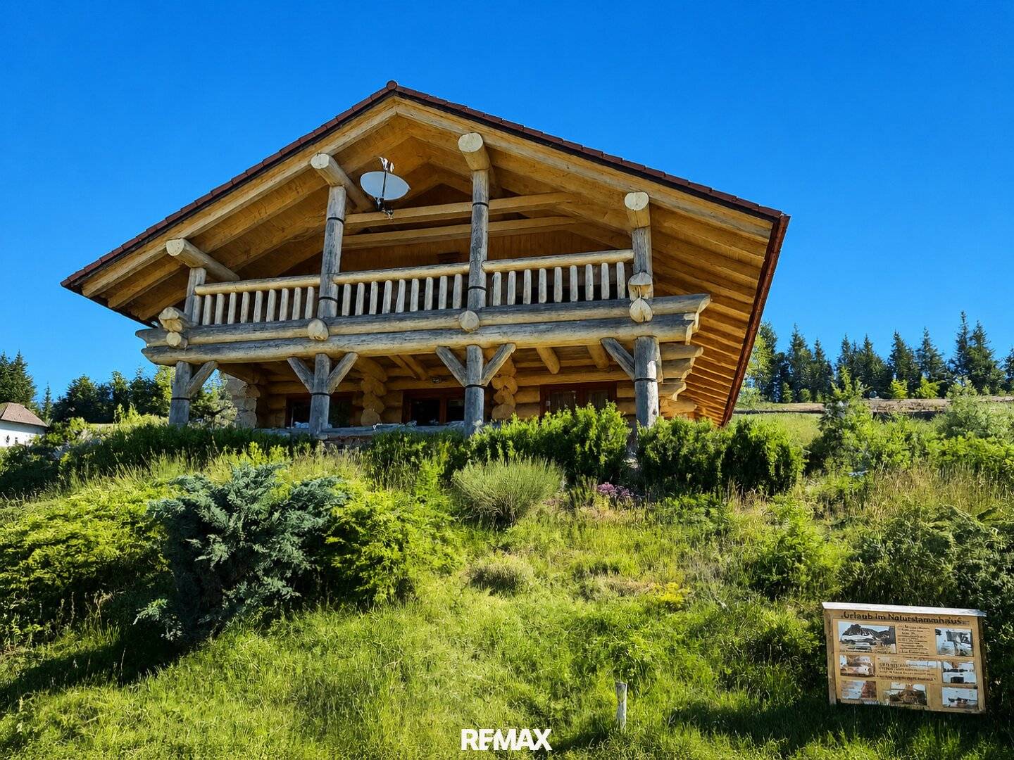 Log house with balcony and veranda in Alpl