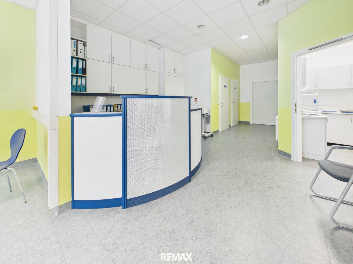 Office or practice space with 8 rooms on the ground floor