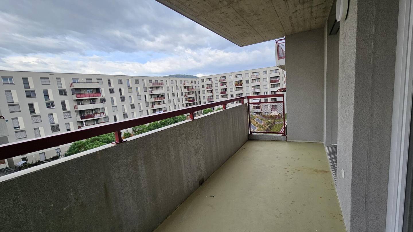 Helle 2 Zimmer Wohnung mit Balkon und Loggia