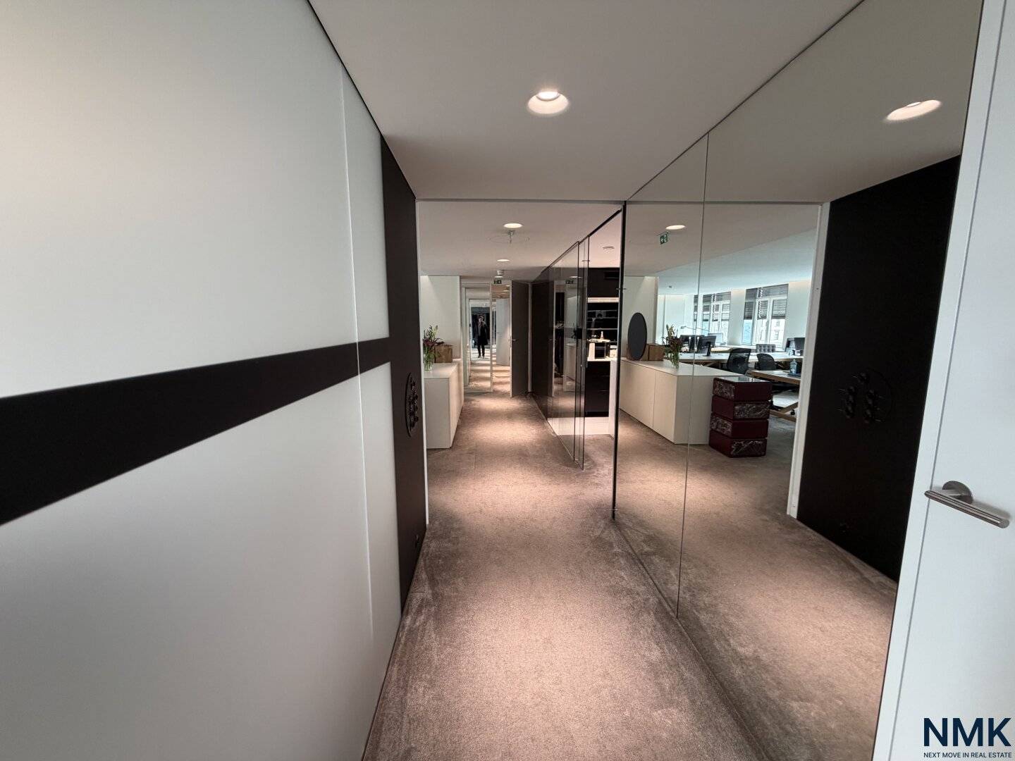 Großzügige, elegant möblierte Bürofläche in bester Innenstadtlage