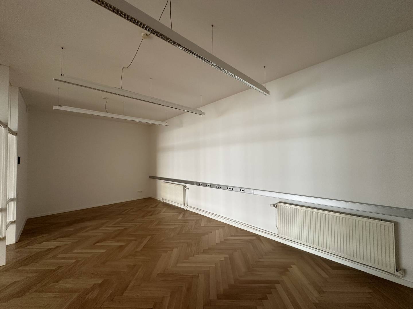 Geschäftslokal mit Parkettboden Nähe Pilgramgasse