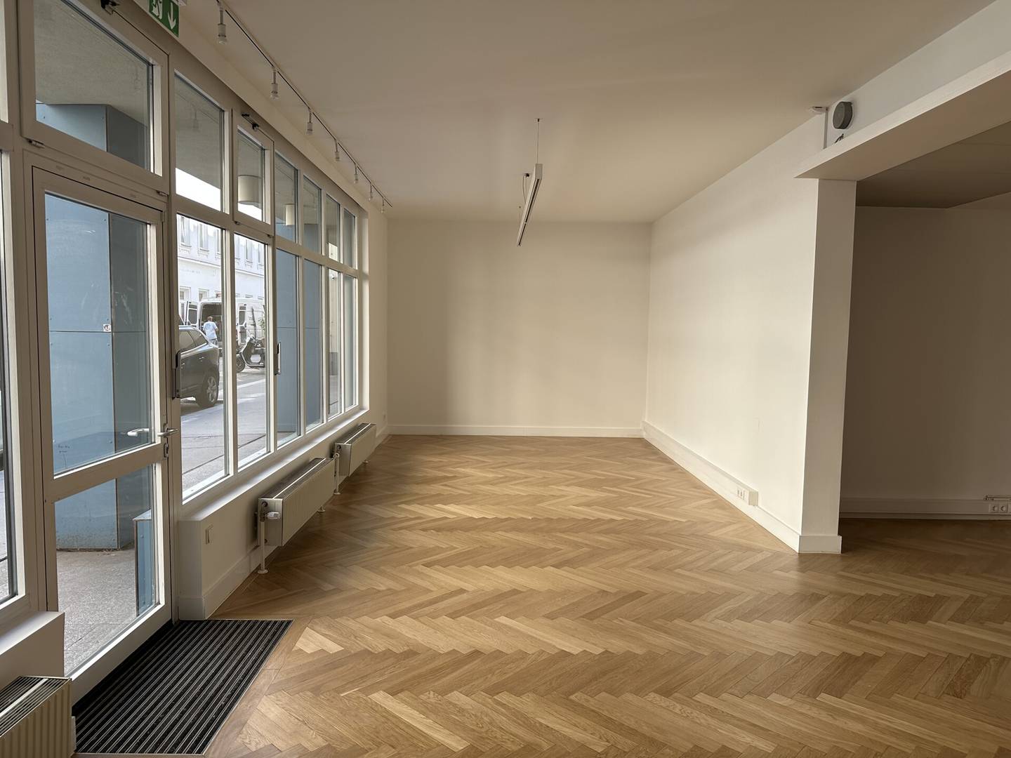 Geschäftslokal mit Parkettboden Nähe Pilgramgasse