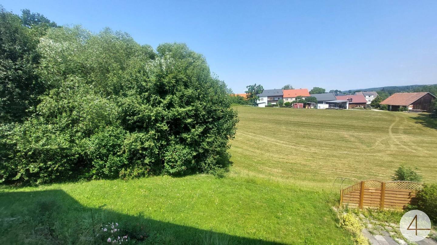 Familienwohnung mit Loggia und Garage in ruhiger Lage
