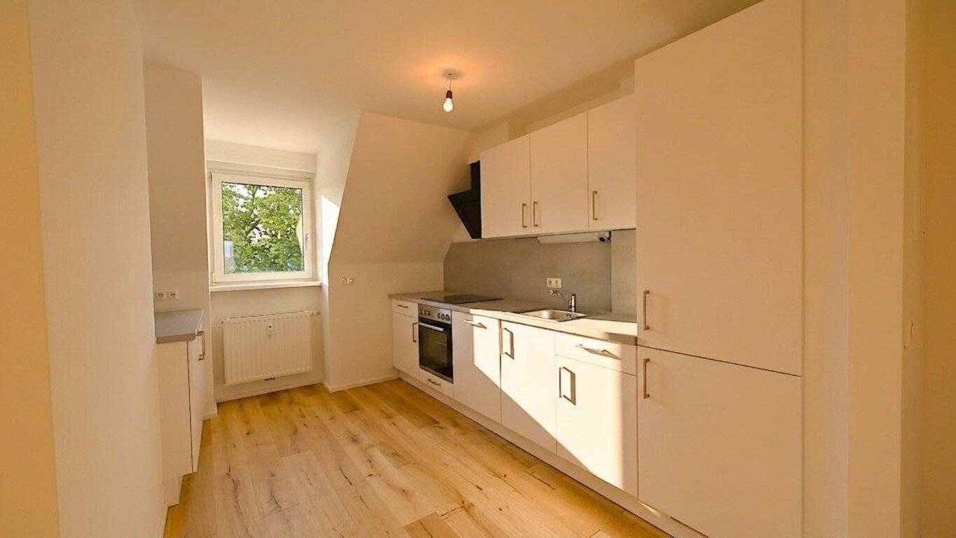 Penthouse apartment with fitted kitchen and sunny terrace