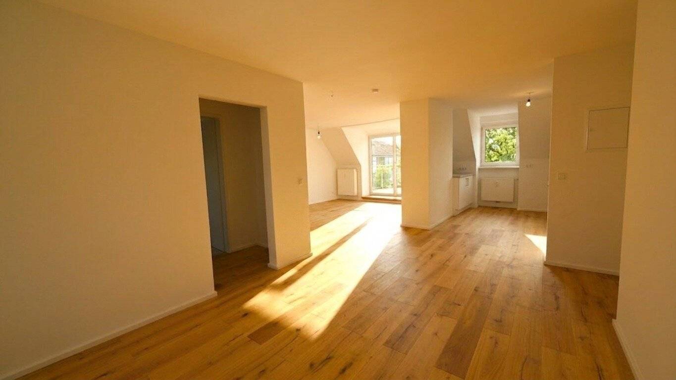 Penthouse apartment with fitted kitchen and sunny terrace