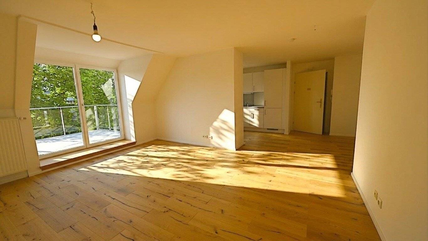 Penthouse apartment with fitted kitchen and sunny terrace