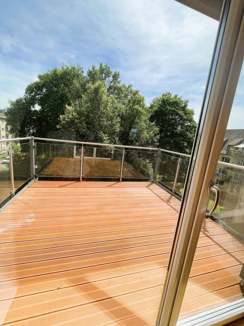 Penthouse apartment with fitted kitchen and sunny terrace