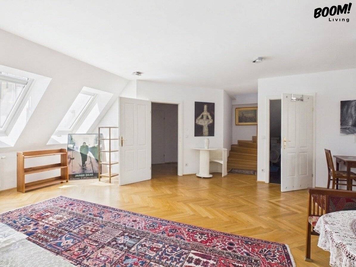 Light-flooded rooftop maisonette with terrace and city view