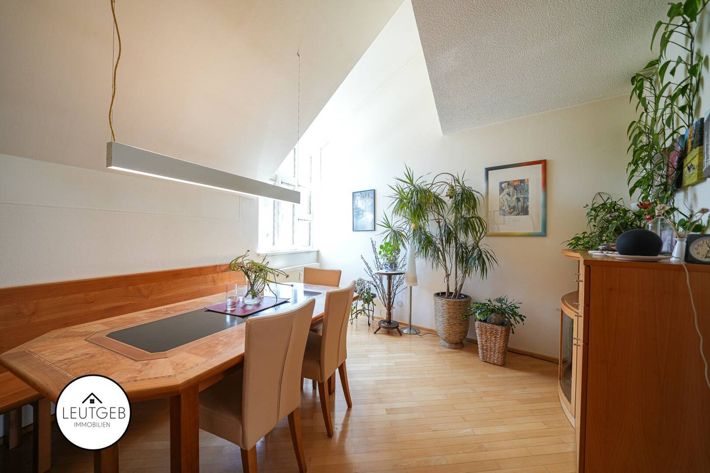 Wohnerlebnis der besonderen Art: 3,5 ZIMMER MAISONETTE-WOHNUNG MIT DACHTERRASSE UND BALKON