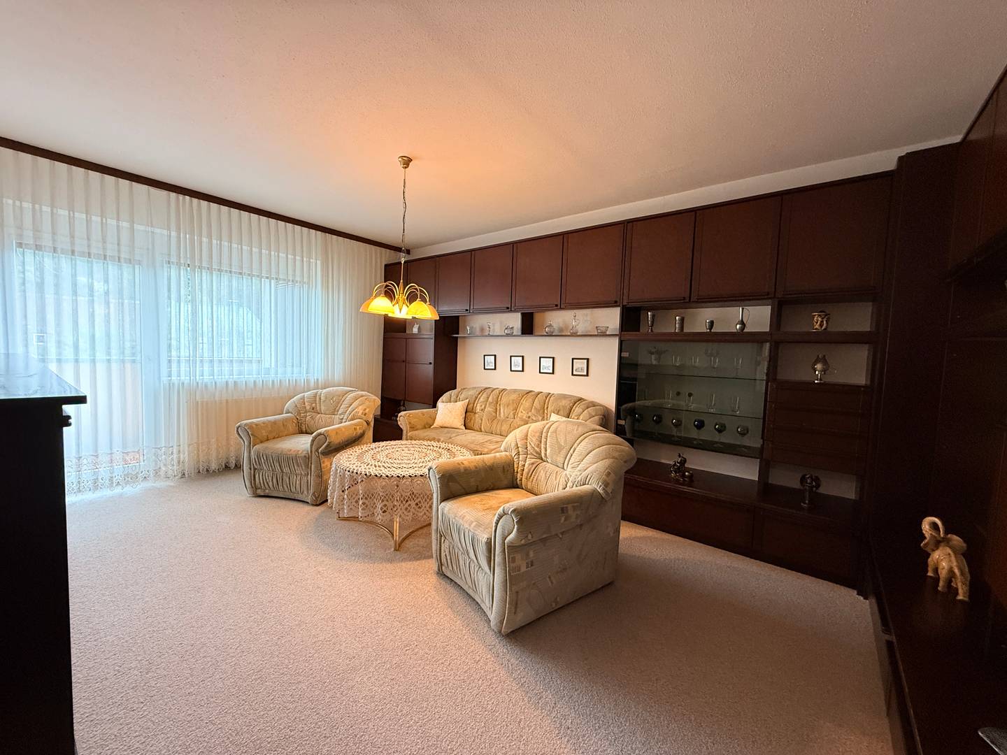 Helle Dachgeschosswohnung mit Loggia und Parkplatz