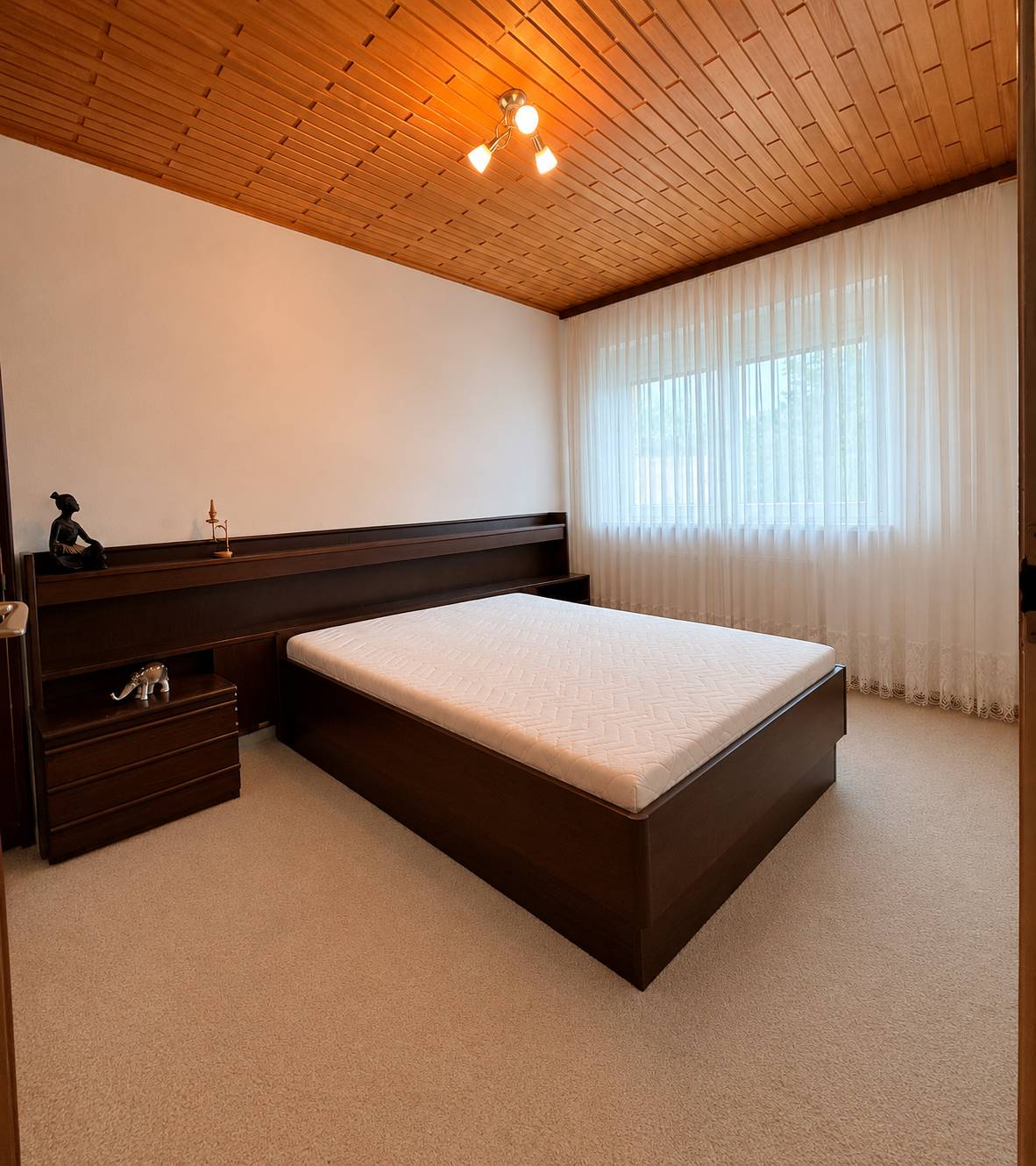 Helle Dachgeschosswohnung mit Loggia und Parkplatz
