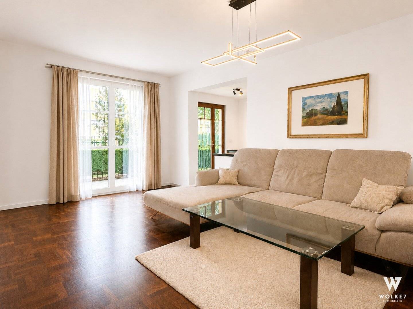 Well maintained garden apartment with private garden and underground parking