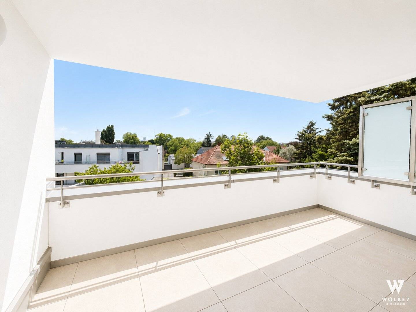 Neubauwohnung mit Balkon und Loggia in ruhiger Weinlage