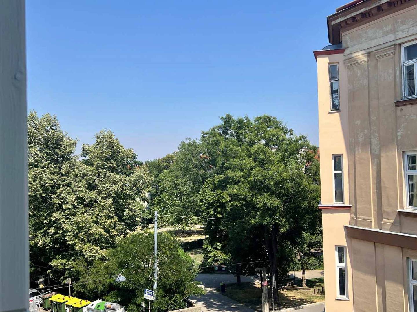 Bright single apartment with open kitchen near Schubertpark