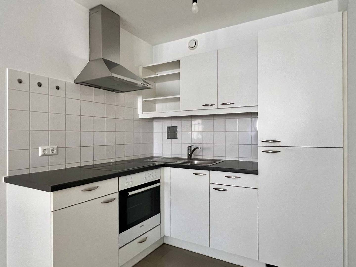 Bright single apartment with open kitchen near Schubertpark