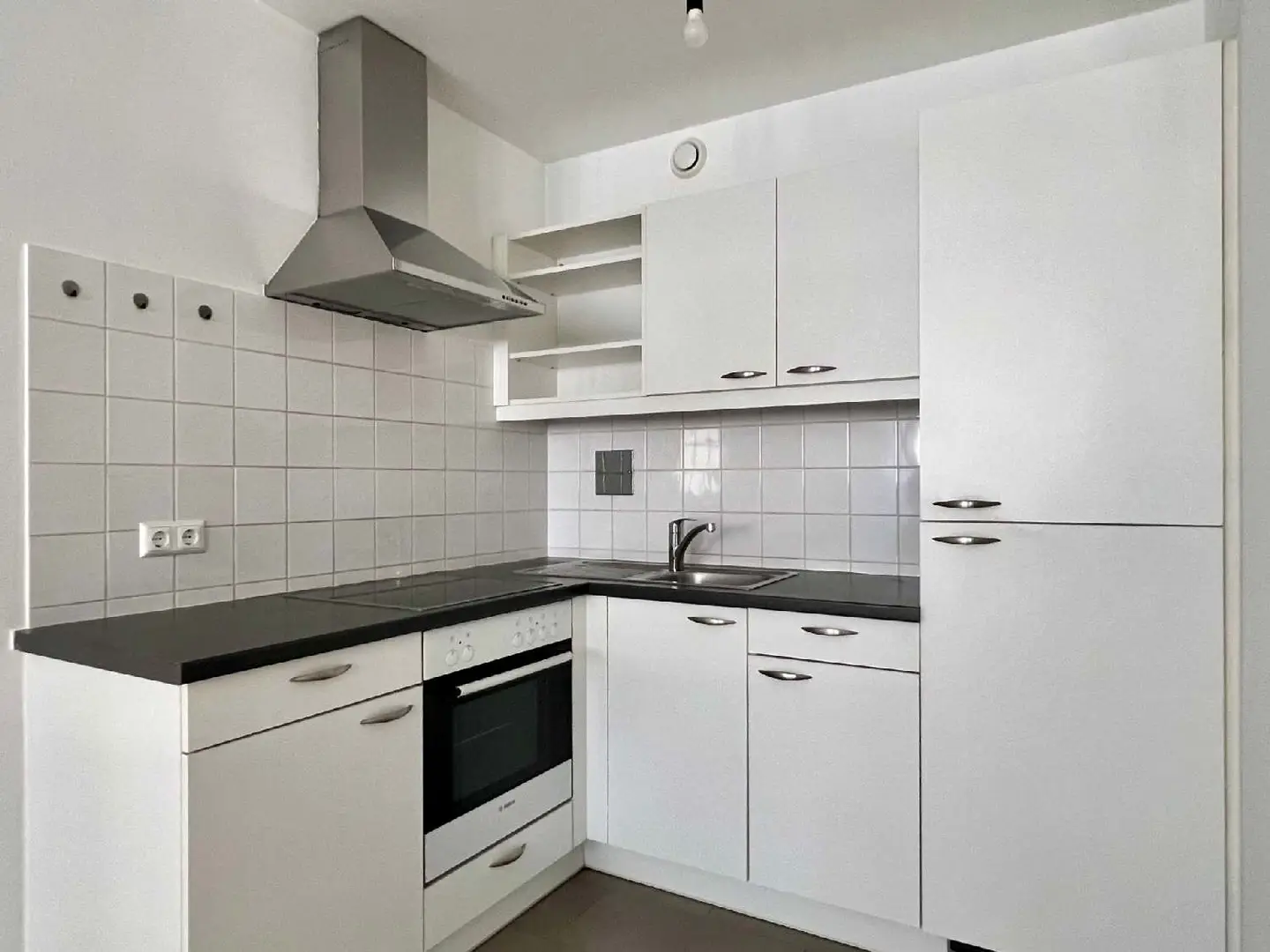 Bright single apartment with open kitchen near Schubertpark
