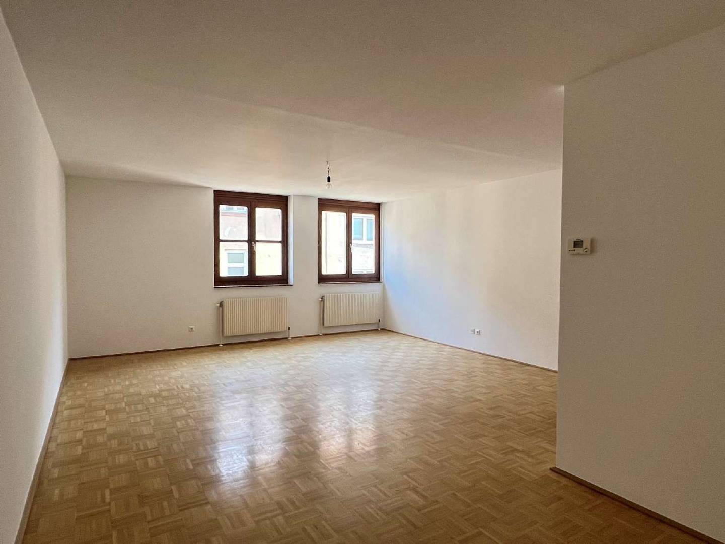 Bright single apartment with open kitchen near Schubertpark