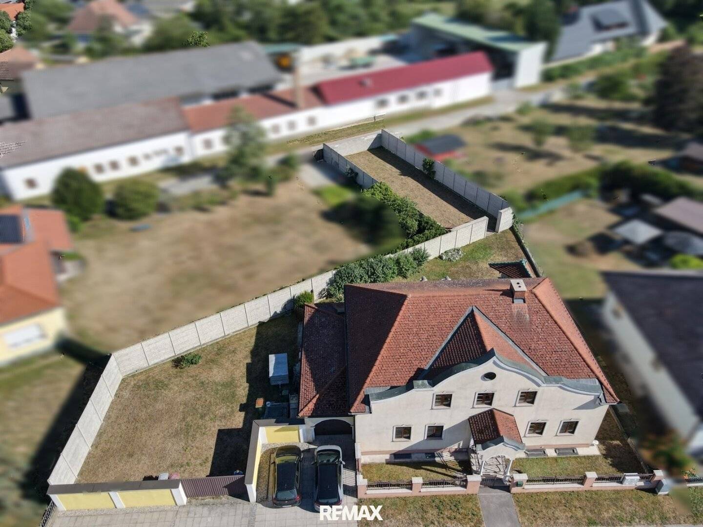 Einfamilienhaus mit großzügigem Garten und Garage