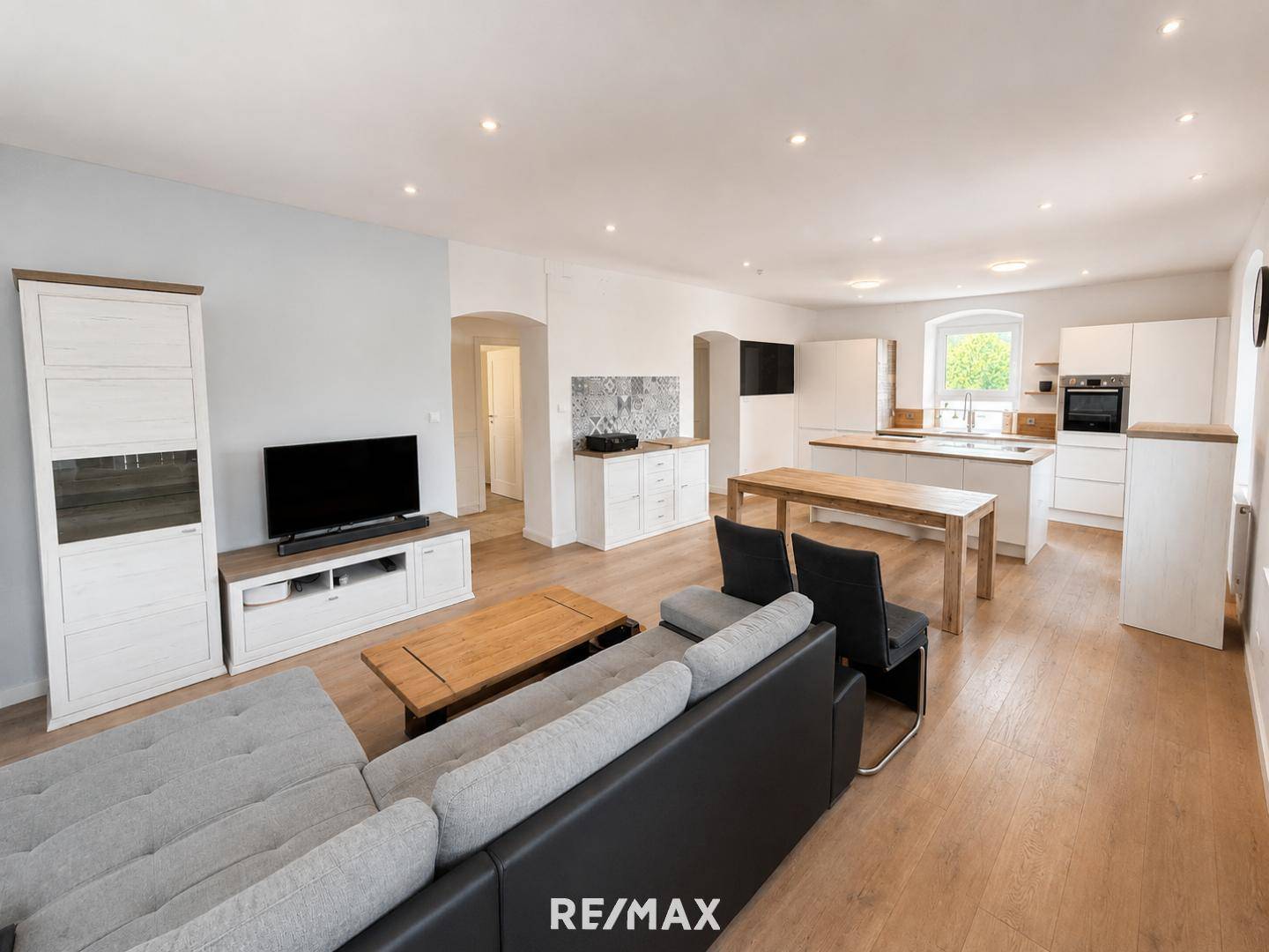 Charmante Altbauwohnung mit Balkon und Veranda