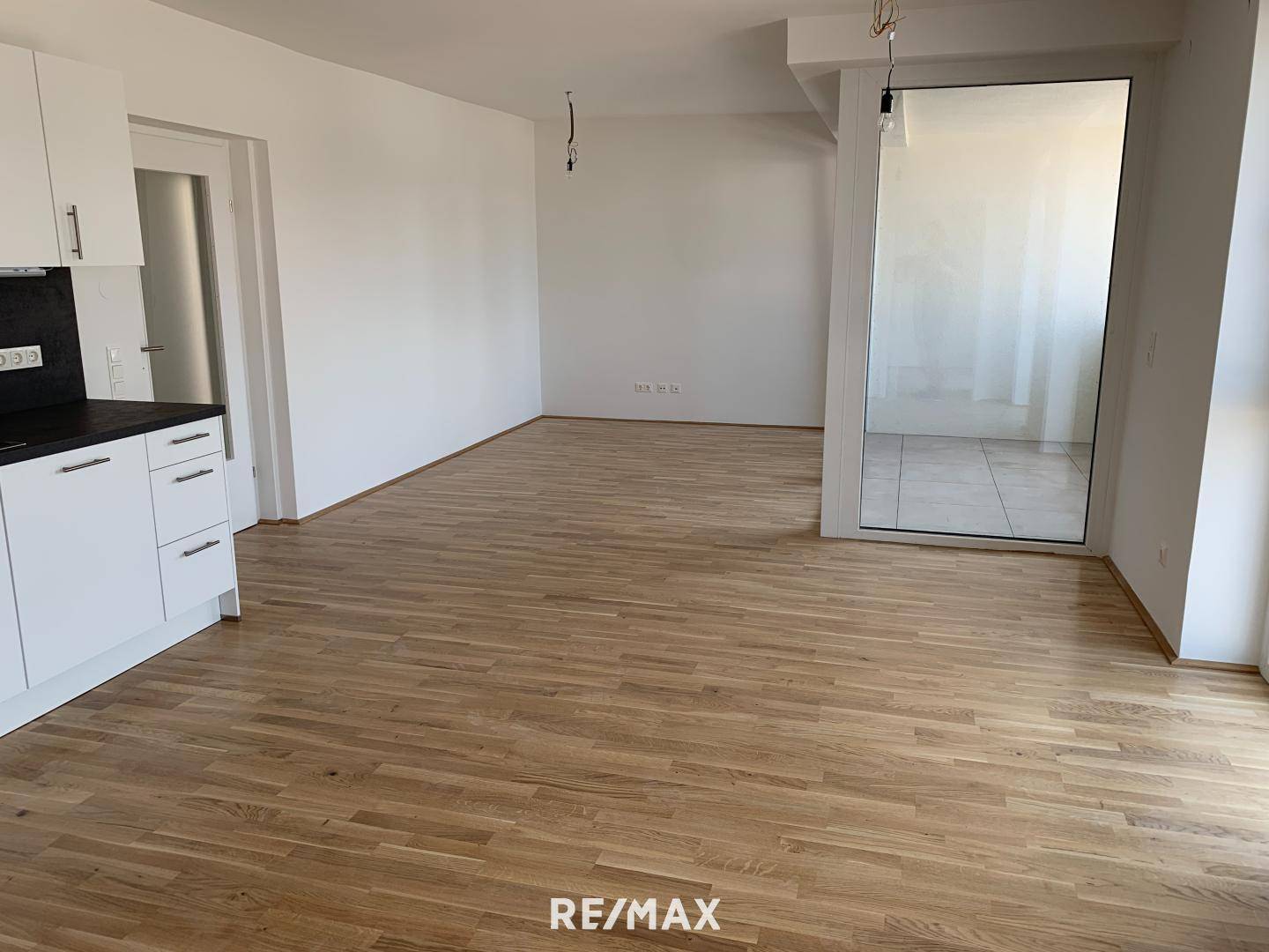 Penthouse Apartment with Balcony and Loggia near HTL