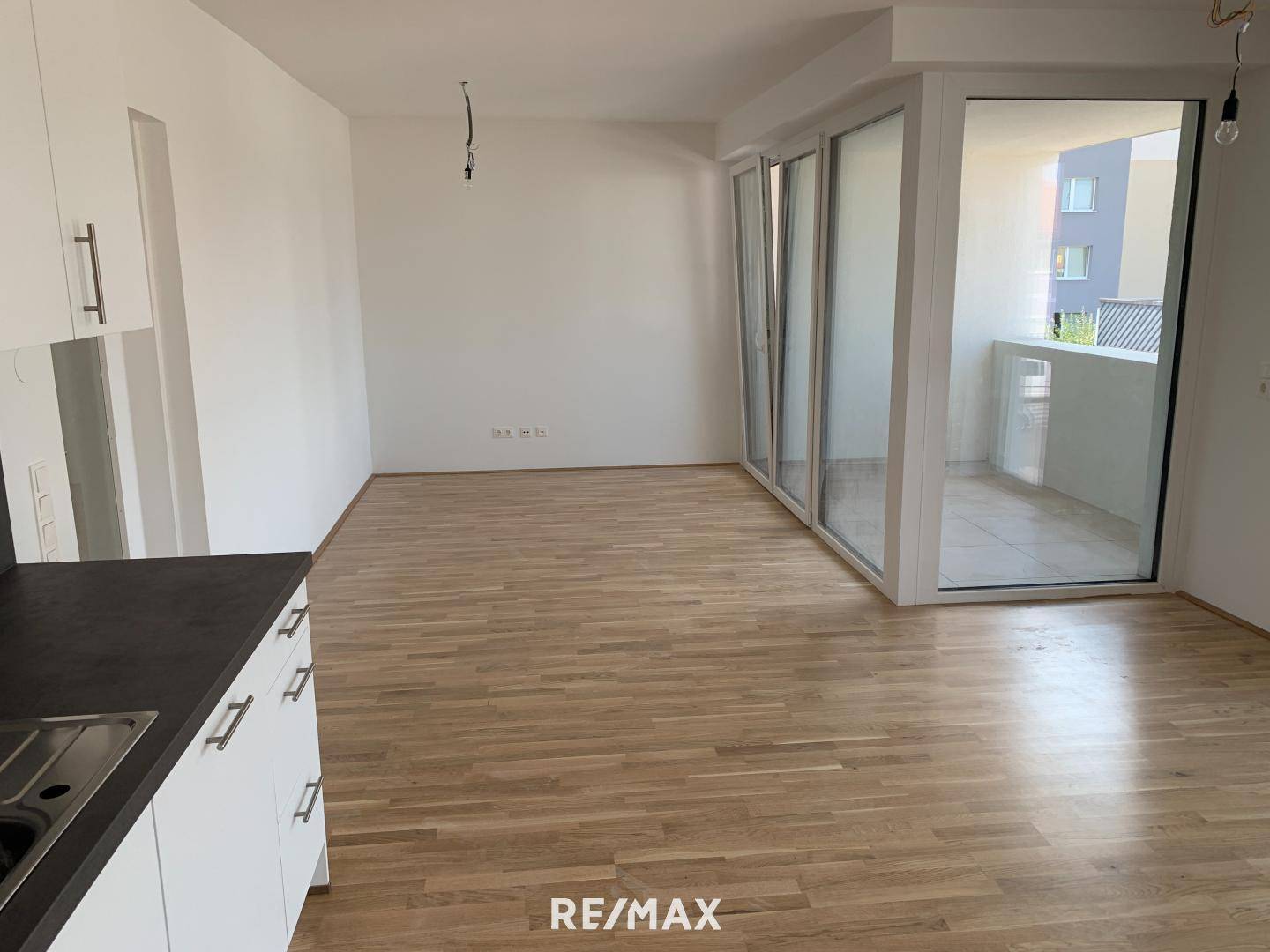 Penthouse Apartment with Balcony and Loggia near HTL