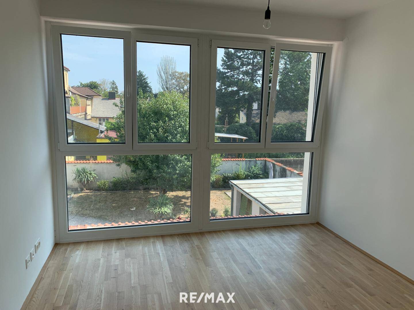 Penthouse Apartment with Balcony and Loggia near HTL