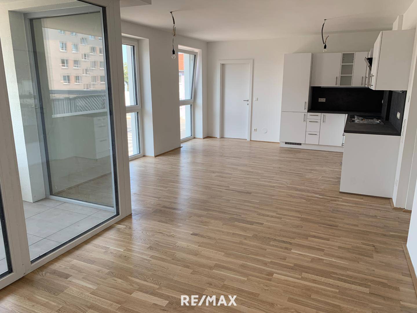 Penthouse Apartment with Balcony and Loggia near HTL