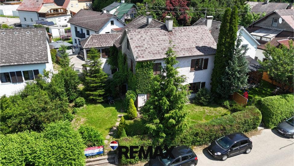 Einfamilienhaus mit Garten und Garage in zentral ruhiger Lage