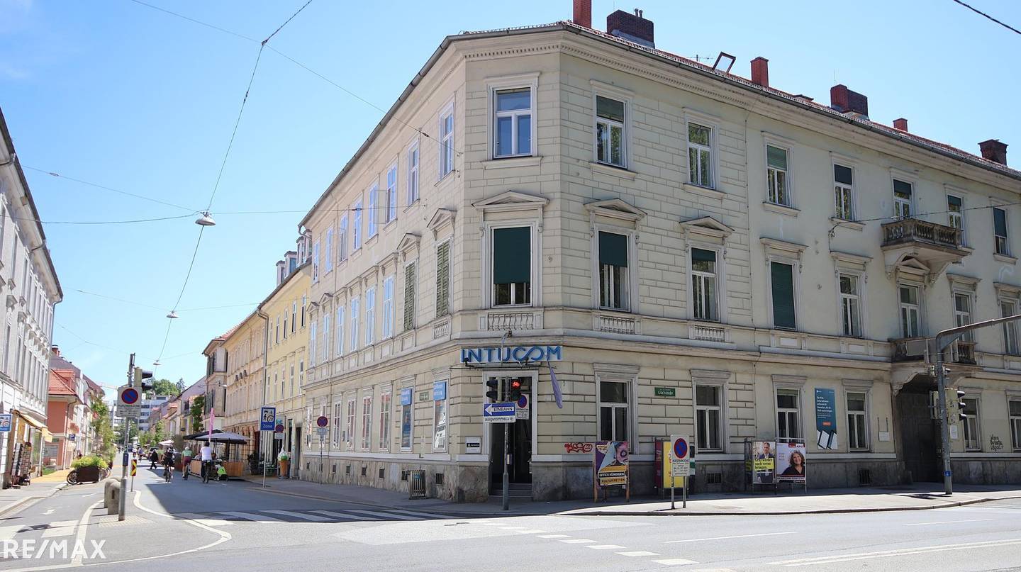 Representative heritage office with district heating and parking near university