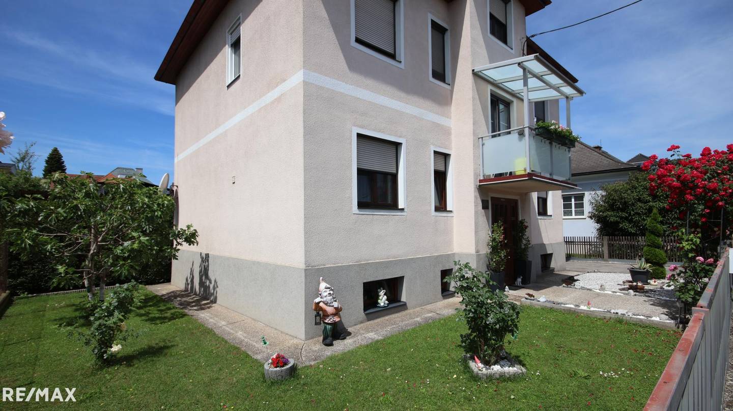 Mehrfamilienhaus mit Pool Garage und Garten
