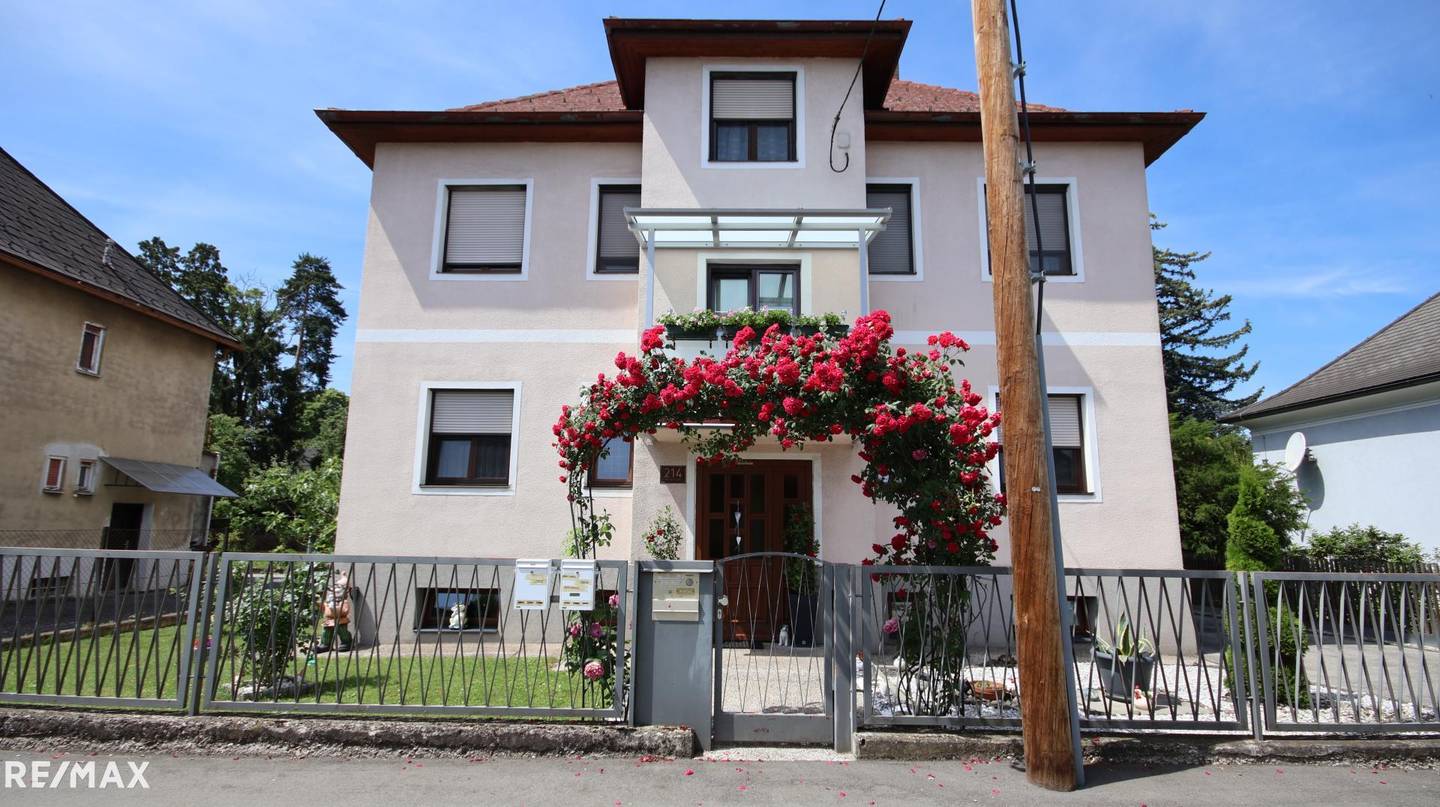 Mehrfamilienhaus mit Pool Garage und Garten