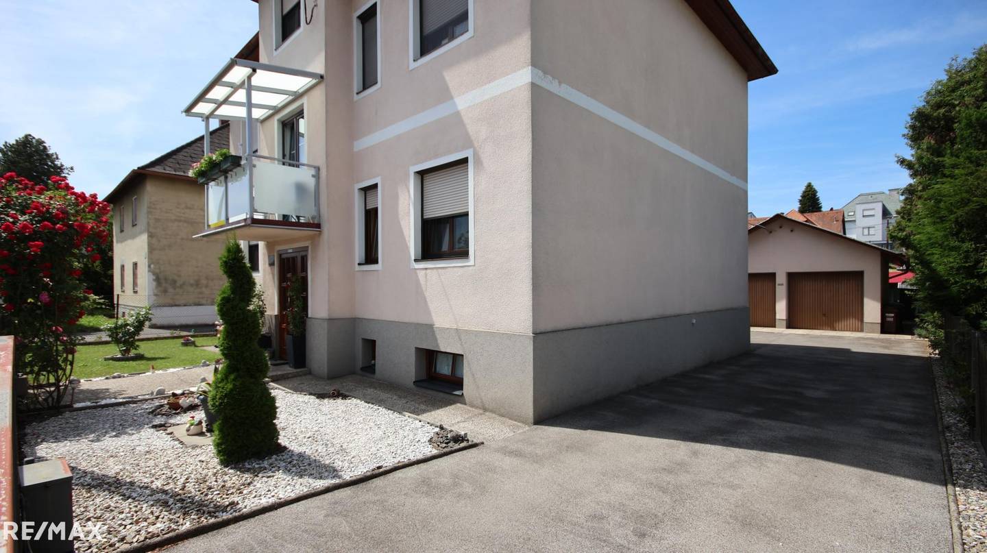 Mehrfamilienhaus mit Pool Garage und Garten