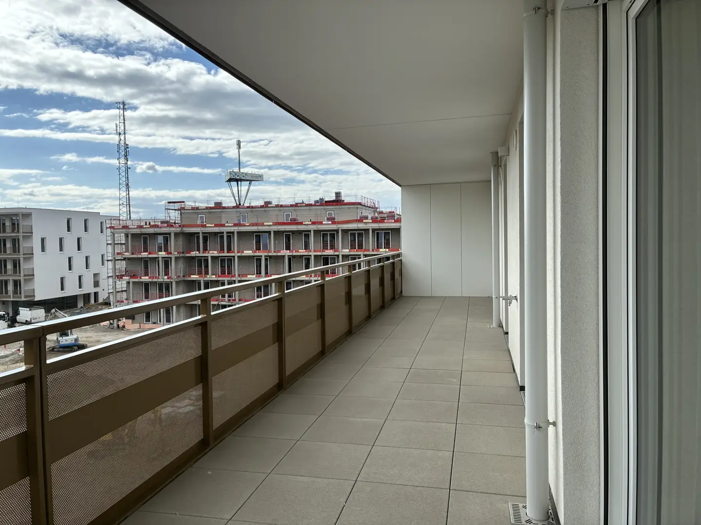 Neubauwohnung mit Loggia und Parkettboden
