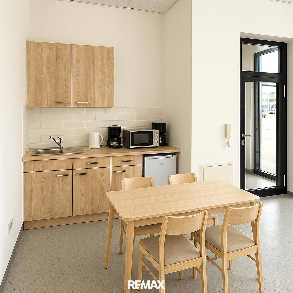 Bright newbuild office with parking space